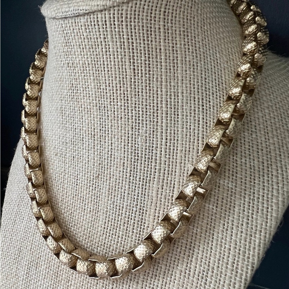 🚫SOLD🚫VTG Sarah Coventry Choker Necklace Beautiful Golden Color Textured - Picture 3 of 9